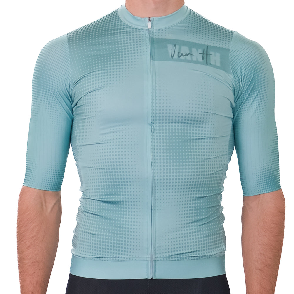 This fit style also features marginal sleeves to keep you cool while still protecting from the sun.