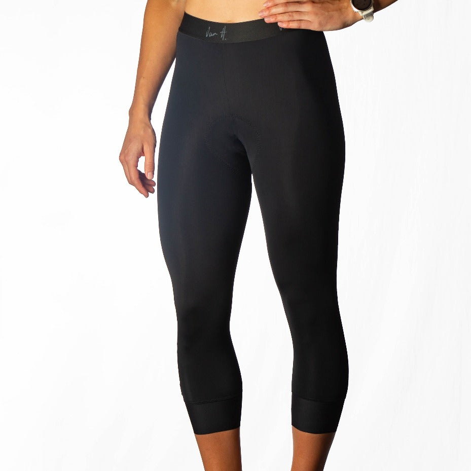 Front view of 3/4 cycling tight