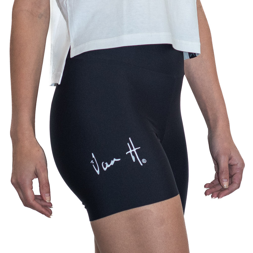 Front View of seamless Black tight 6 inch inseam, Sportswear, Active wear, running tight, gym tight, exercise tights, South Africa, athletic wear, sports attire, locally made active wear, Van H, mens sportswear, ladies sportswear, tight with pockets