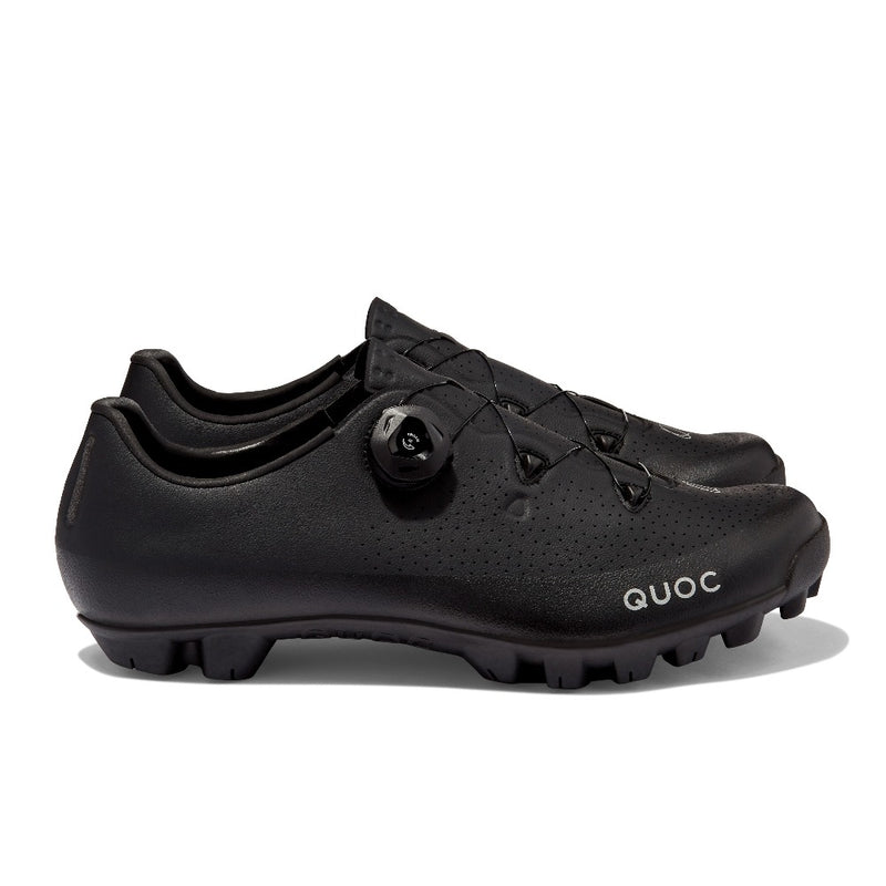 Cycling shoe. Black cycling shoe. Dial cycling shoe. Mountain bike cycling shoe. Gravel cycling shoe. QUOC cycling shoes. South Africa. Waterproof.