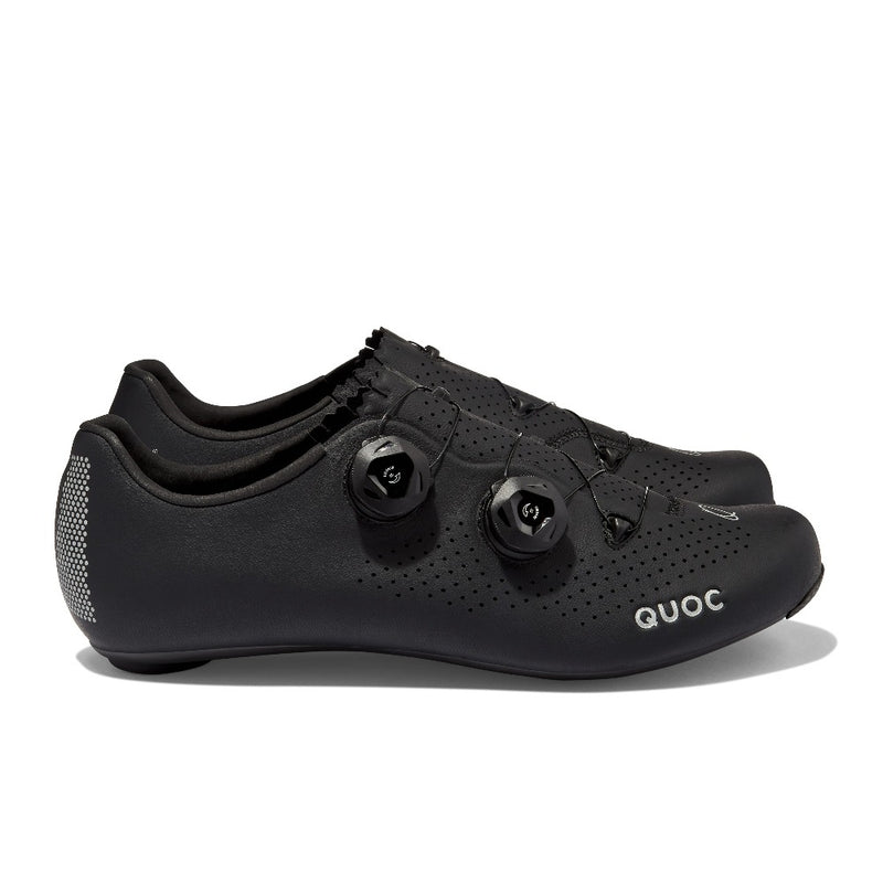 Cycling shoe. Black cycling shoe. Dial cycling shoe. Mountain bike cycling shoe. Gravel cycling shoe. Road cycling shoe. QUOC cycling shoes. South Africa. Waterproof.