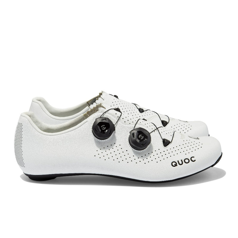 Cycling shoe. White cycling shoe. Dial cycling shoe. Mountain bike cycling shoe. Gravel cycling shoe. Road cycling shoe. QUOC cycling shoes. South Africa. Waterproof.