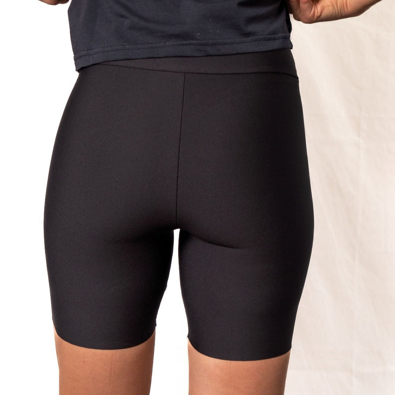Back View of seamless Black tight 6 inch inseam, Sportswear, Active wear, running tight, gym tight, exercise tights, South Africa, athletic wear, sports attire, locally made active wear, Van H, mens sportswear, ladies sportswear, tight with pockets